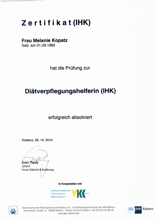Frau die auf einer Liege
enstpannt